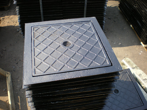 En124 C250 Hinged Manhole Cover