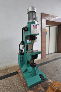 Oil Pressure Rivet Machine (DF-2000B-2)